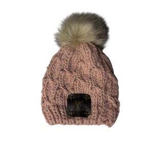 Gelso Bianco alpaca wool pink knitted hat with faux fur Pom Pom LV front patch